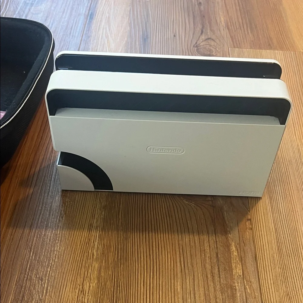 Nintendo Switch Accessory Bundle - Picture 2 of 14